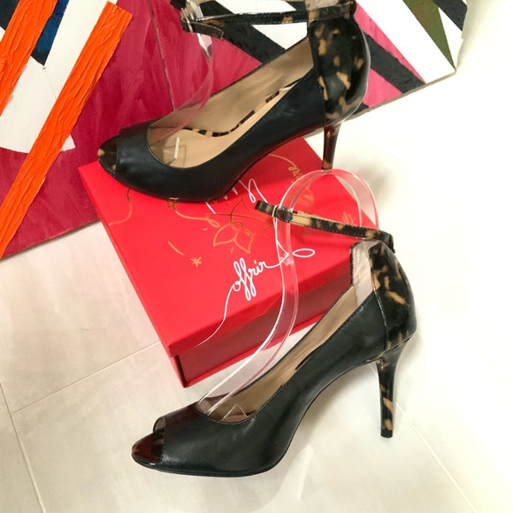 Ann Taylor Sandals - Picture 6 of 10